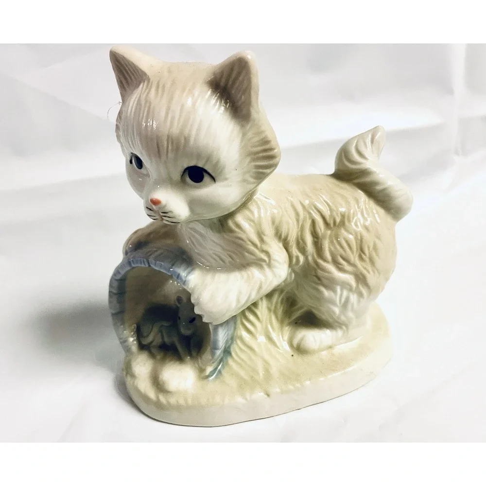 Original Artmark Porcelain Cat with Mice in Basket 4.5